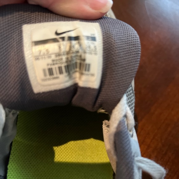 Nike Lunarfly running shoes. Size 7 1/2. Gray and purple. Very good condition. - Picture 3 of 4